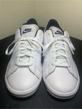 Youth Classic Nike Sneakers (Size 5Y US) Excellent Condition